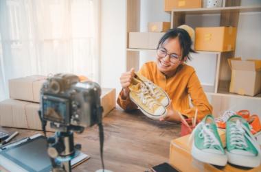 Review oleh Blogger: Strategi Persuasif yang Mampu Mengubah Keraguan Menjadi Keputusan